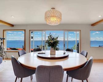Saltwood | Waterfront, Hot tub, Beach, Wildlife - Kingston - Dining room