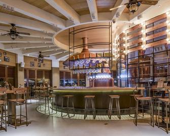 أتلانتيس سانيا - سانيا - بار