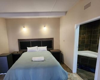Wampex Guest House - Rustenburg - Bedroom