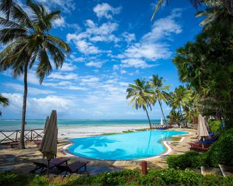 Voyager Beach Resort - Mombassa - Zwembad