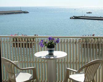 B&b La Baia Sea Rooms - Bisceglie - Balcón