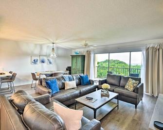 Ormond Beach Condo with Balcony and Pool Access! - Ormond Beach - Sala de estar