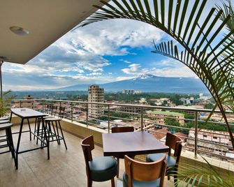 Kibo Palace Hotel Moshi - Moshi - Balcony