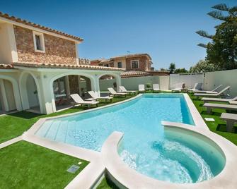 Suimi's Hotel - Villasimius - Piscina