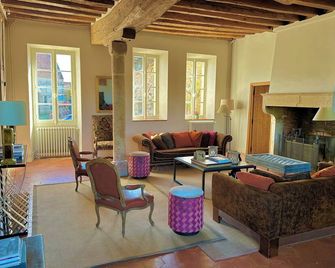 Ferme-Manoir de Cochefilet in the countryside (ask for the weekend package) - Dourdan - Living room