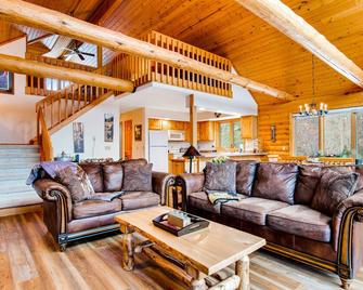Happy Trails Cabin - Adams - Living room