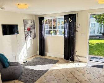 Modern Guesthouse Retreat in the Heart of Silicon Valley - Menlo Park - Pokój dzienny