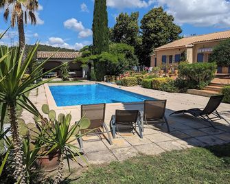 Bastidon Indépendant Dans Grande Propriété - Roquevaire - Piscina