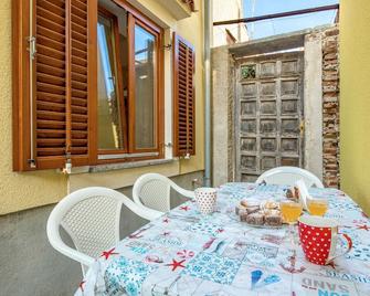 2 Bedroom Gorgeous Home In Susak - Susak - Patio