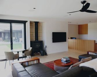 Stony Rise Lodge - Robe - Living room
