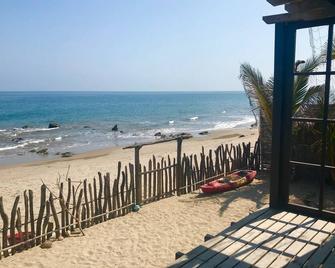 Bella casa en la playa de Canoas de PS - Punta Sal - Beach