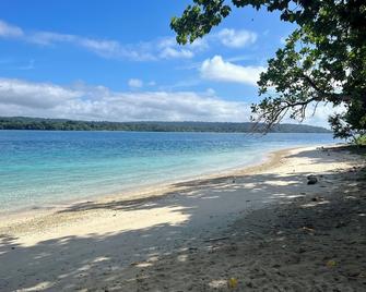 Experience Coastal Bliss at Lapita Beach House: Your Dream Seaside Getaway. - Luganville - Beach