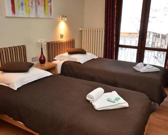 Hotel Rhodos Morzine - Morzine - Bedroom