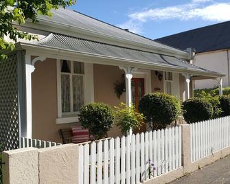 Arendon Cottage - Charming Accommodation in the heart of historic Evandale. - Evandale
