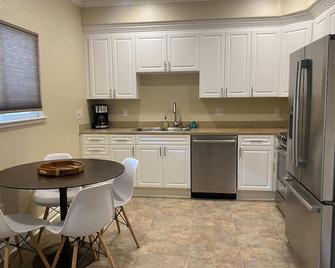 Peaceful-Near Tech Companies-Fully Stocked-Tesla - Santa Clara - Kitchen