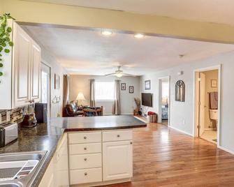 Pierre Vacation Rental with Grill and Fenced Yard - Pierre - Kitchen