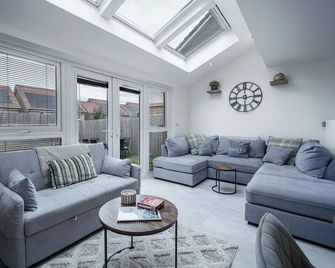 Mantons Living - Spacious 4 Bedroom Contractor & Corporate House - Moffat - Sala de estar