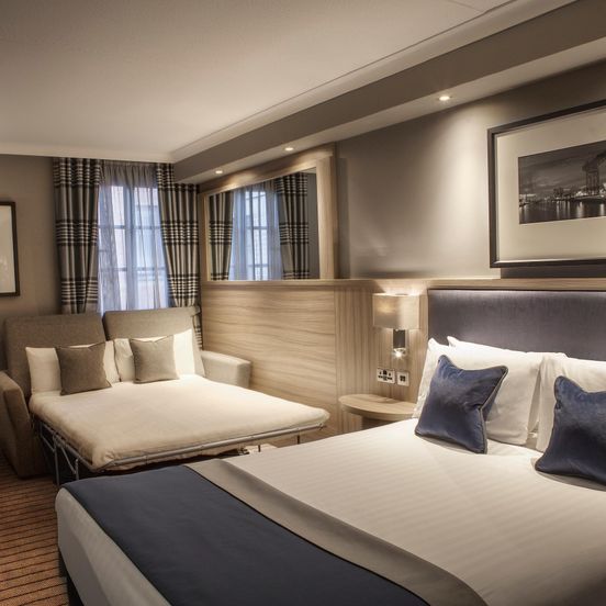Bedroom view of Holiday Inn Glasgow - City Ctr Theatreland