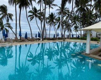 Kenya Bay Beach Hotel - Mombasa - Pool