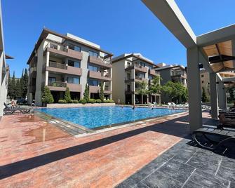 Batrouna Park resort Generator is included pool - Batroûn - Pool