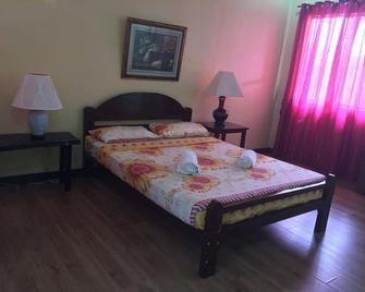 Mangrove Oriental Bed & Breakfast Resort - Daanbantayan - Bedroom