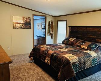 Secluded Farm near Bennett Springs State Park, 66 Robin Ln Tunas, MO 65764 - Lebanon - Bedroom