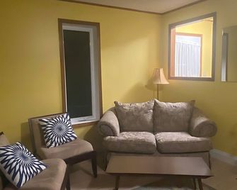 Once crowds subside, Pelee Migration comes alive! - Pelee Island - Living room