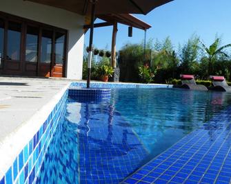 Luxurious Castle, Infinity Pool And Jaw Dropping Views! - Atenas - Piscina