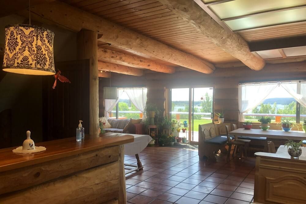 كاريبو لوج جيست هاوس