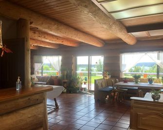 Cariboo Log Guest House - 114 Mile House - Restaurant