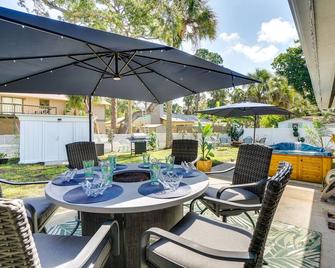Hot Tub, Grill and Fire Pit Port Richey Retreat - 波特里奇 - 天井