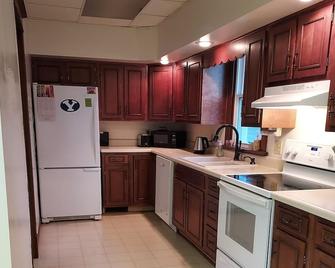Charming Cottage, close to all the sights. - Nauvoo - Kitchen