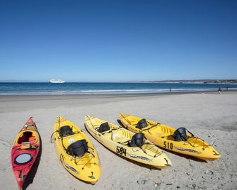 Holiday Inn Express Monterey-Cannery Row By IHG - Monterey - Beach