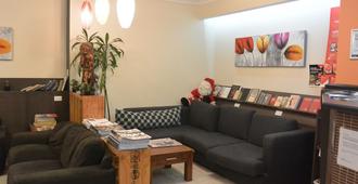 Elizabeth Hostel - Melbourne - Living room