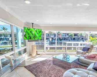 Two-Floor Suite Heated Pool Dock Access Quiet Neighborhood Saltaire One Resldences - Fort Lauderdale