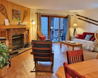 Comfy 1st floor, on river. pool/fitness center, pet-friendly. D0211 by LRS - Woodstock - Sala de estar