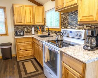 Santa's Shack Upstairs - Near Pictured Rocks - Christmas - Cocina