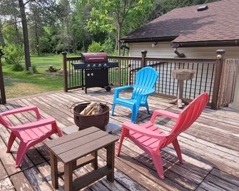 Jaguars Den : A Cottage Retreat near Tobermory - Northern Bruce Peninsula - Patio