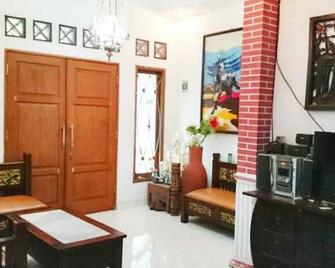 Hostel Bogor - Bogor - Living room