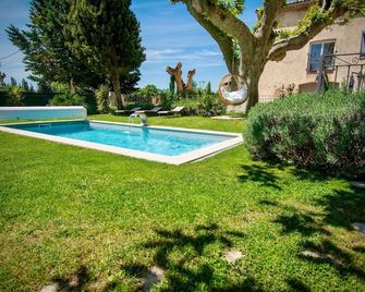 Gîte de Fanny du Moulin de Tartay en Avignon - Noves - Pool