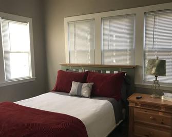 Grayhouse Inn - Room #2 - Fairbury - Habitación