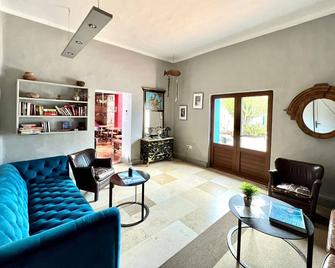 Junior Suite /BB, Wifi, piscina y terraza con vista en Yaiza - Yaiza - Sala de estar