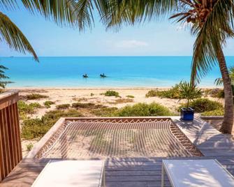 Vision Kite - Longbay Beach House - The Bight Settlements - Patio