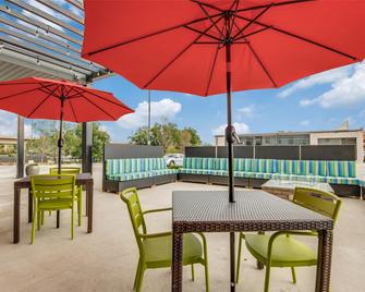 Home2 Suites by Hilton Dallas Medical District Lovefield - Dallas - Patio