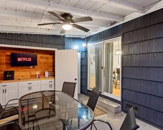 Main Street Retreat - Roseville - Dining room