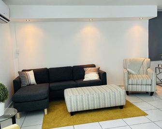 West Coast-Private Pool- Near Rincón- Modern Luxury - Añasco - Sala de estar