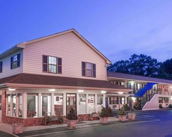 Knights Inn North Attleboro - North Attleboro - Building
