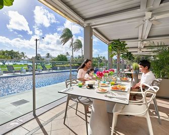 Cairns Harbourside Hotel - Кернс