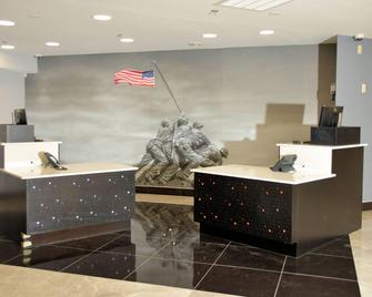 Clarion Pointe Jacksonville near Camp Lejeune - Jacksonville - Front desk