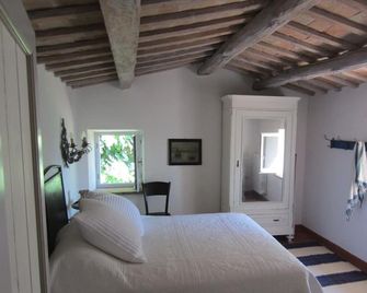 Beautifully Styled Farmhouse Cottage With Stunning Panoramic Views - Montefalcone Appennino - Habitación
